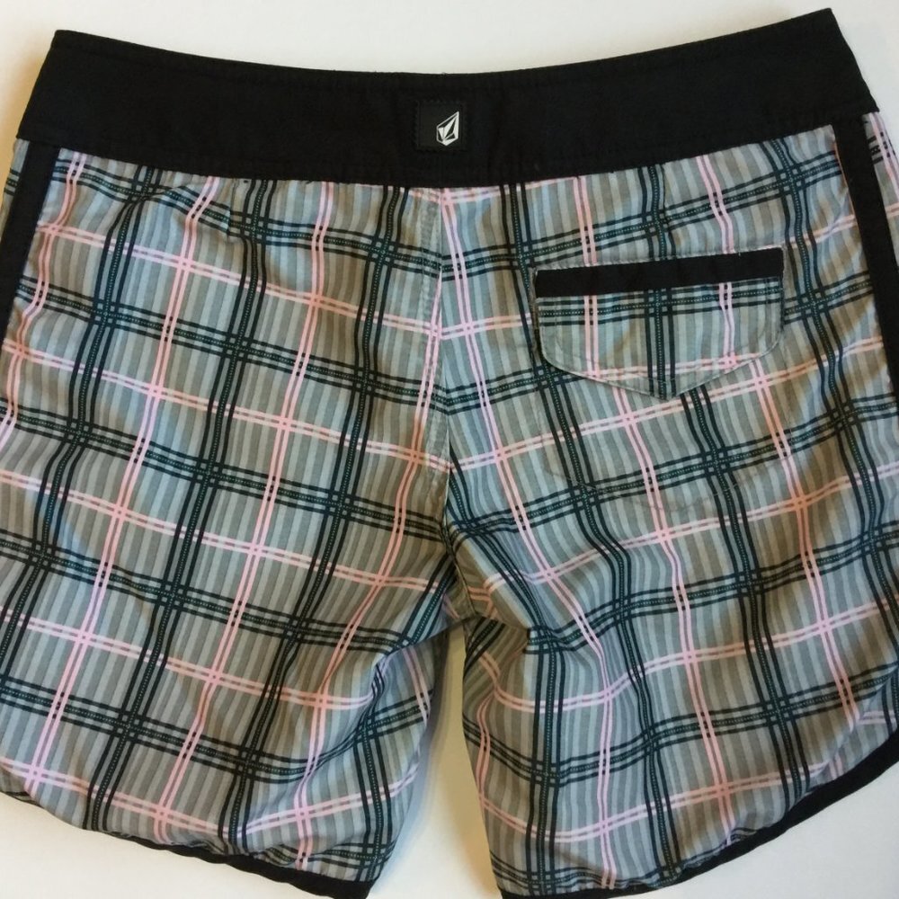 -Woman Short Volcom - Picture 3 of 4